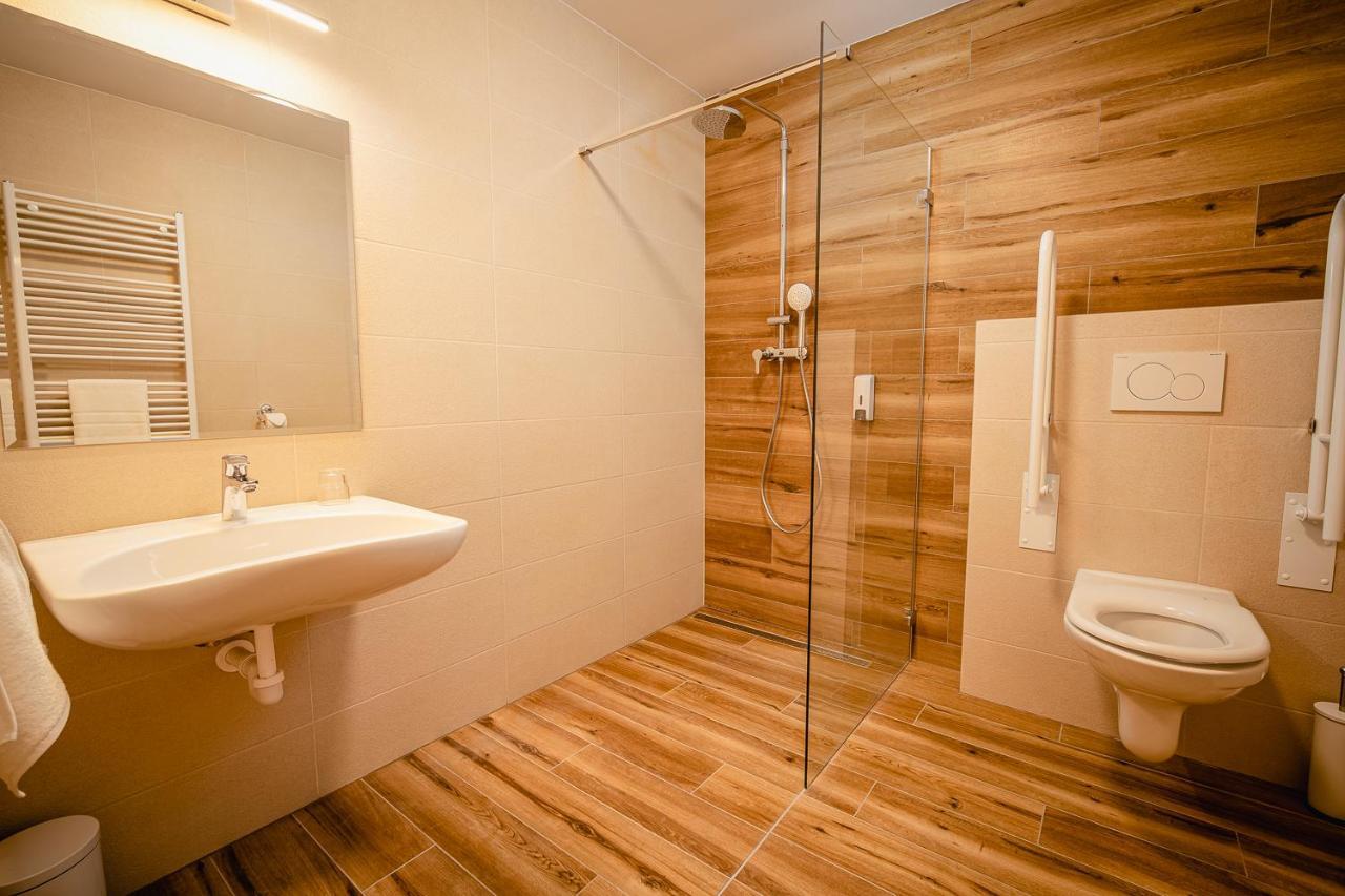 Garni Hotel Dock Bratislava Exterior foto